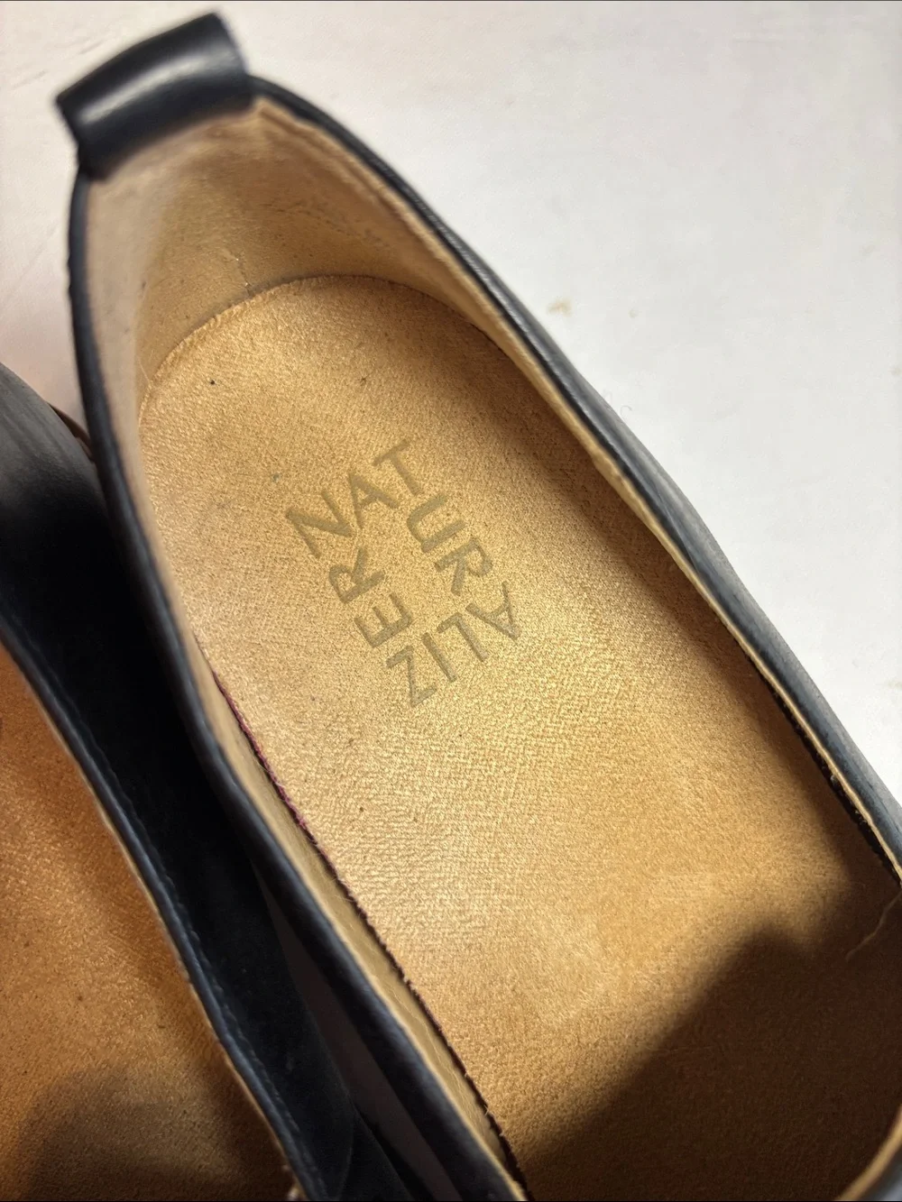 Naturalizer Cabaret Black Leather Slip-On Loafers with Contrast Welt, size 6